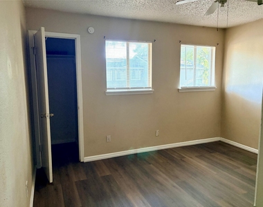 702 Hargest Street - Photo Thumbnail 8