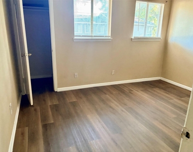 702 Hargest Street - Photo Thumbnail 6