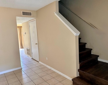 702 Hargest Street - Photo Thumbnail 2