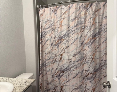 811 Brookside Drive - Photo Thumbnail 6