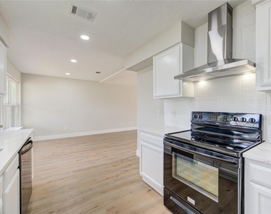 328 Meadow Wood Court - Photo Thumbnail 4
