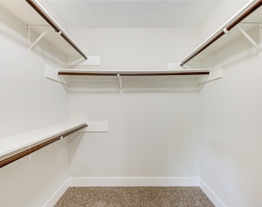 328 Meadow Wood Court - Photo Thumbnail 12