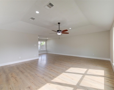 328 Meadow Wood Court - Photo Thumbnail 7