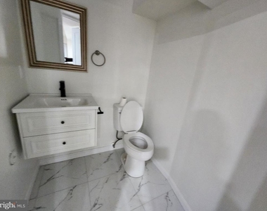 523 Wellesley Street - Photo Thumbnail 7