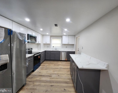 523 Wellesley Street - Photo Thumbnail 1