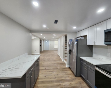 523 Wellesley Street - Photo Thumbnail 2