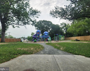 523 Wellesley Street - Photo Thumbnail 28