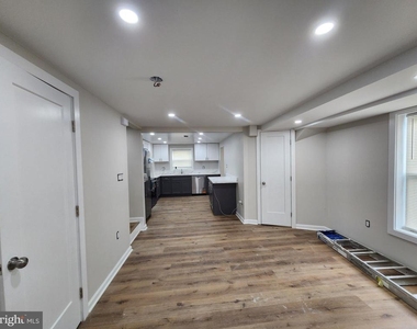 523 Wellesley Street - Photo Thumbnail 4