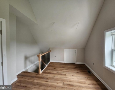 523 Wellesley Street - Photo Thumbnail 10