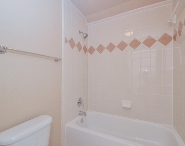 3042 Royal Oaks Crs - Photo Thumbnail 23