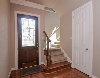 3042 Royal Oaks Crs - Photo Thumbnail 2