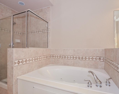 3042 Royal Oaks Crs - Photo Thumbnail 18