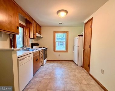 18587 Sylvan Dr - Photo Thumbnail 5