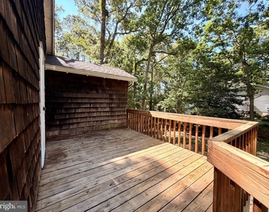 18587 Sylvan Dr - Photo Thumbnail 2