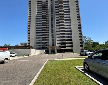 49 Briar Hollow Lane - Photo Thumbnail 9