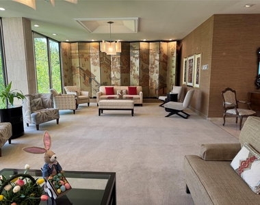 49 Briar Hollow Lane - Photo Thumbnail 4