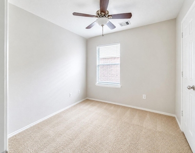 136 Easton Glen Lane - Photo Thumbnail 10