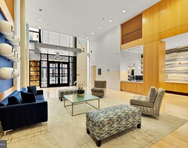 675 E St Nw - Photo Thumbnail 2