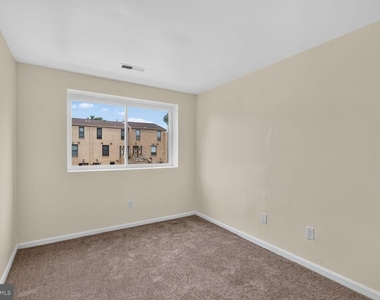2747 31st Place Ne - Photo Thumbnail 12