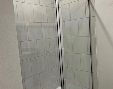 812 Westpointe Drive - Photo Thumbnail 7