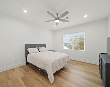 2510 Gray Street - Photo Thumbnail 11