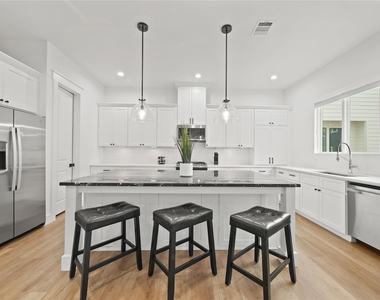 2510 Gray Street - Photo Thumbnail 2