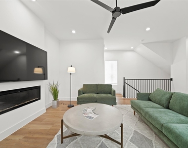 2510 Gray Street - Photo Thumbnail 6