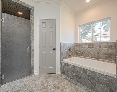 1015 Sugar Lakes Drive - Photo Thumbnail 25
