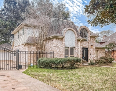 1015 Sugar Lakes Drive - Photo Thumbnail 2
