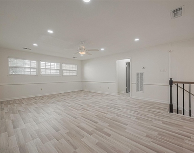 1015 Sugar Lakes Drive - Photo Thumbnail 38