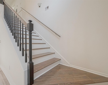 1015 Sugar Lakes Drive - Photo Thumbnail 5