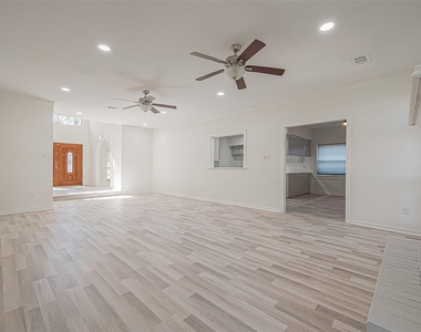 1015 Sugar Lakes Drive - Photo Thumbnail 7