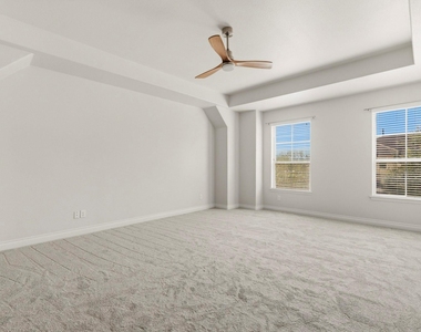 9527 Scanlan Heights Lane - Photo Thumbnail 15