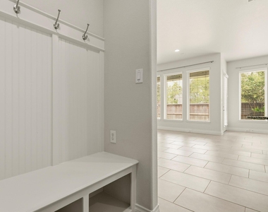 9527 Scanlan Heights Lane - Photo Thumbnail 11