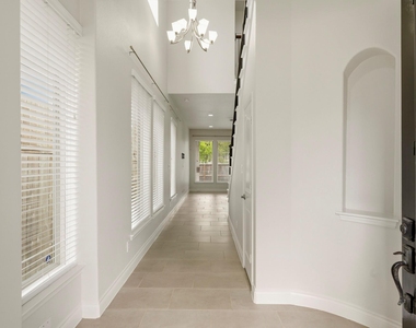 9527 Scanlan Heights Lane - Photo Thumbnail 2