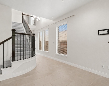 9527 Scanlan Heights Lane - Photo Thumbnail 30