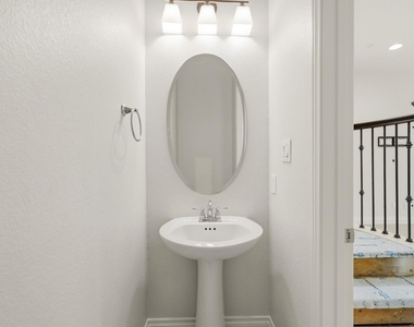 9527 Scanlan Heights Lane - Photo Thumbnail 12