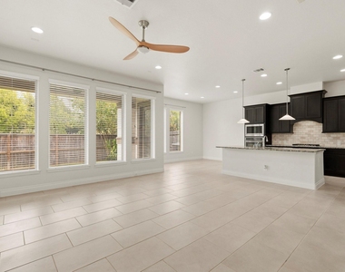 9527 Scanlan Heights Lane - Photo Thumbnail 3