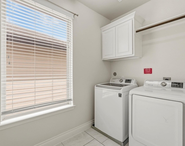 9527 Scanlan Heights Lane - Photo Thumbnail 26