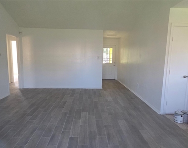 12623 Chiswick Road - Photo Thumbnail 7