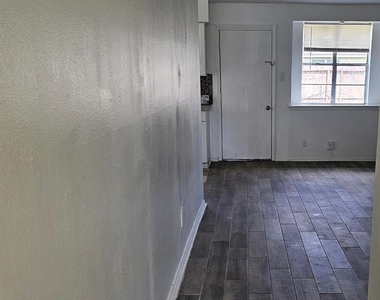 12623 Chiswick Road - Photo Thumbnail 13