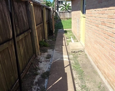 12623 Chiswick Road - Photo Thumbnail 16
