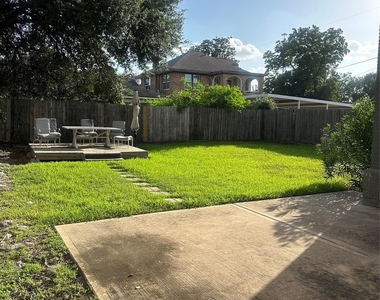 2108 Berry Street - Photo Thumbnail 2