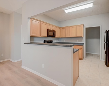 717 Cedarwood - Photo Thumbnail 12