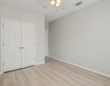 717 Cedarwood - Photo Thumbnail 24