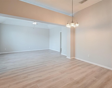 717 Cedarwood - Photo Thumbnail 11