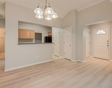 717 Cedarwood - Photo Thumbnail 9