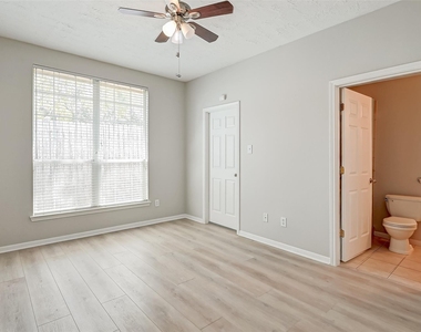 717 Cedarwood - Photo Thumbnail 29