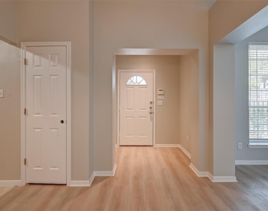 717 Cedarwood - Photo Thumbnail 3