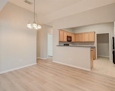 717 Cedarwood - Photo Thumbnail 8